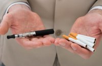 В Украине хотят приравнять электронные сигареты к обычным и запретить их курение в общественных местах