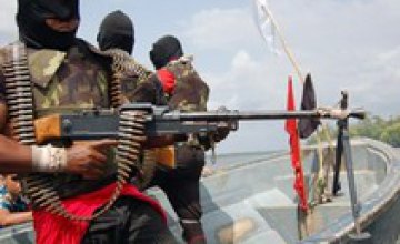  Сомалийские пираты освободили судно с 5-ю украинцами на борту
