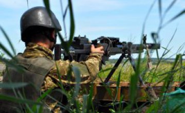  СМИ: Порошенко сам покупает оружие и передает его армии