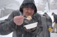 В Днепропетровске бездомных будут отогревать чаем