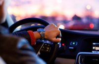 Безопасных дорог, надежной техники и взаимоуважения в пути: Дмитрий Щербатов поздравил водителей с профессиональным праздником