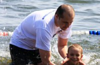 На Комсомольском острове Андрей Сердинов будет учить детей плавать