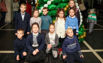 Более тысячи детей Днепропетровщины с Днем святого Николая поздравили театральным представлением (ФОТОРЕПОРТАЖ)