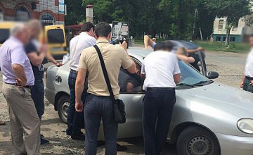 В Днепропетровской области при получении взятки задержали двух налоговиков