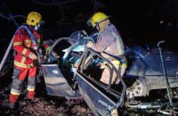На Днепропетровщине Opel влетел в дерево: есть погибшие