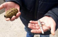 На Днепропетровщине 43-летний мужчина носил гранату в кармане 