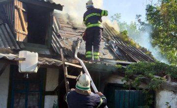  На Днепропетровщине спасатели  ликвидировали пожар на территории частного домовладения