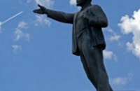 Сторонники «Свободы» облили краской реконструированный памятник Ленину в Киеве