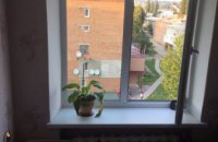 В Хмельницком 3-летний ребенок, играя, выпал из окна пятого этажа 