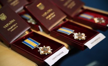 В Днепре Президент Украины вручил государственные награды участникам Революции Достоинства