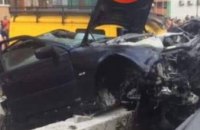 Под Киевом пьяный водитель BMW снес остановку и разбил несколько машин (ФОТО) 