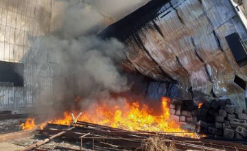 Пожар на заводе пластмассы под Днепром распространился на площадь более 3 000 квадратных метров (ФОТО)