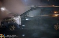 В одном из районов Кривого Рога горел припаркованный возле жилого дома автомобиль