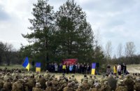 Культурний фронт в дії: артисти влаштували концерт під відкритим небом для військовослужбовців