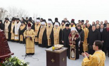 Митрополит Ириней и Дмитрий Колесников участвовали в благодарственном молебне по случаю окончания года