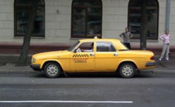 В Новомосковске россияне отобрали у таксиста машину