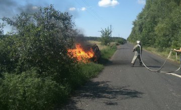 В Харьковской области на ходу загорелась легковушка с газовым баллоном в багажнике