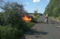 В Харьковской области на ходу загорелась легковушка с газовым баллоном в багажнике