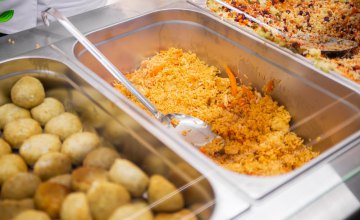 В почти 500 школах Днепропетровщины детей кормят блюдами из нового меню