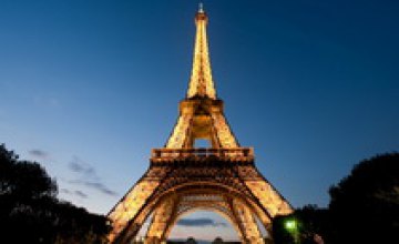 В Париже закрыли Эйфелеву башню 
