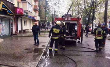На пр.Гагарина в Днепре горела квартира в пятиэтажном доме: спасена пенсионерка