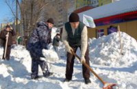 Днепропетровск спасали от снега все выходные 
