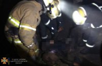 В Никополе спасатели на руках вынесли пенсионера из горячей квартиры
