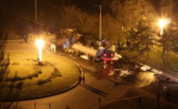 В Днепропетровске на ул. Маршала Малиновского перевернулся бензовоз: пострадал 1 человек (ОФИЦИАЛЬНО)