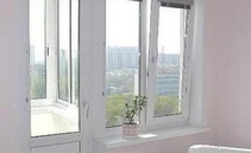 В Запорожье 2-летняя девочка чуть не вывалилась из окна третьего этажа