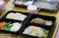 Відкрита до діалогу: компанія-постачальник шкільного харчування у Дніпрі виправляє свої помилки – зокрема, вдосконалила меню