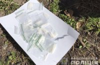 На Днепропетровщине мужчина выбросил из окна наркотики, пытаясь от них избавиться 