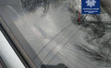 Забрал телефон и разбил стекло в автомобиле: в АНД районе Днепра пассажир такси ограбил водителя