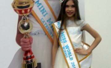 Юная украинка завоевала титул Мини-мисс мира 2015