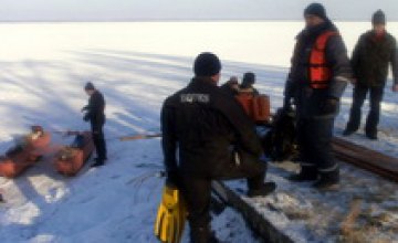 Спасатели Верхнеднепровска обнаружили тело пенсионера, провалившегося под лед вместе с внуком