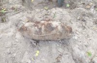 В Житомирской области грибник нашел в лесу 100-килограммовую бомбу