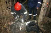 ​На Днепропетровщине спасатели достали из выгребной ямы мужчину (ФОТО)