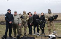 Дніпро передав військовим квадрокоптери «Кажан», антидронові рушниці та планшети 