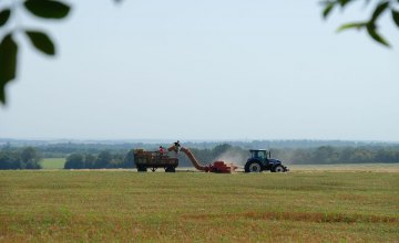 Аграрии Днепропетровщины собрали 2 млн тонн зерна