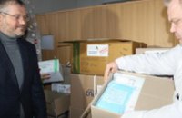 Александр Вилкул передал в горбольницу №2 Днепра медицинские инструменты и расходные материалы для проведения операций