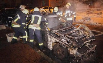 В Киеве за ночь сгорело несколько автомобилей в разных районах города (ФОТО)