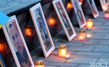 В Днепропетровске почтили память погибших во время крушения ИЛ-76 десантников