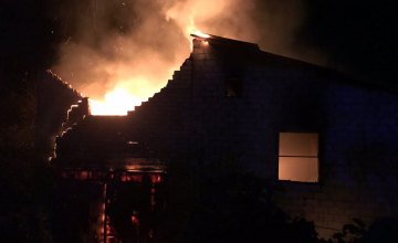 В Пятихатском районе горел двухэтажный дом (ФОТО)