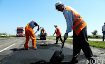 Комиссия главы Днепропетровской области заставила недобросовестного подрядчика выполнить ремонт дороги заново