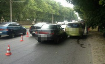 В Днепре в ДТП попали 5 автомобилей: один скрылся