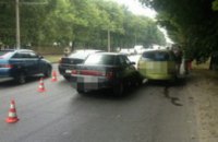 В Днепре в ДТП попали 5 автомобилей: один скрылся