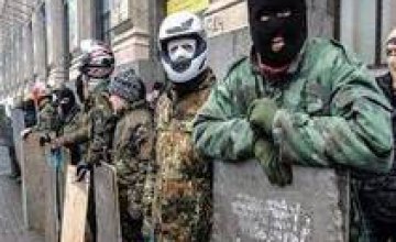 Участники самообороны Майдана должны снять маски и сдать оружие, - МВД