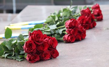 Сімдесят сьома річниця визволення України від фашистських загарбників: у Дніпрі поклали квіти до монумента «Вічна слава»