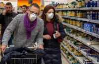 Президент Украины призывает представителей власти и руководителей предприятий обеспечить бесперебойную работу супермаркетов, аптек и АЗС