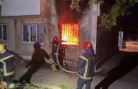 Опівночі у Кам’янському сталася пожежа в одній з квартир п’ятиповерхівки: постраждало двоє людей