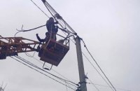 Енергетики ДТЕК повернули світло після обстрілів ще для 1,8 тисячі родин Дніпропетровщини